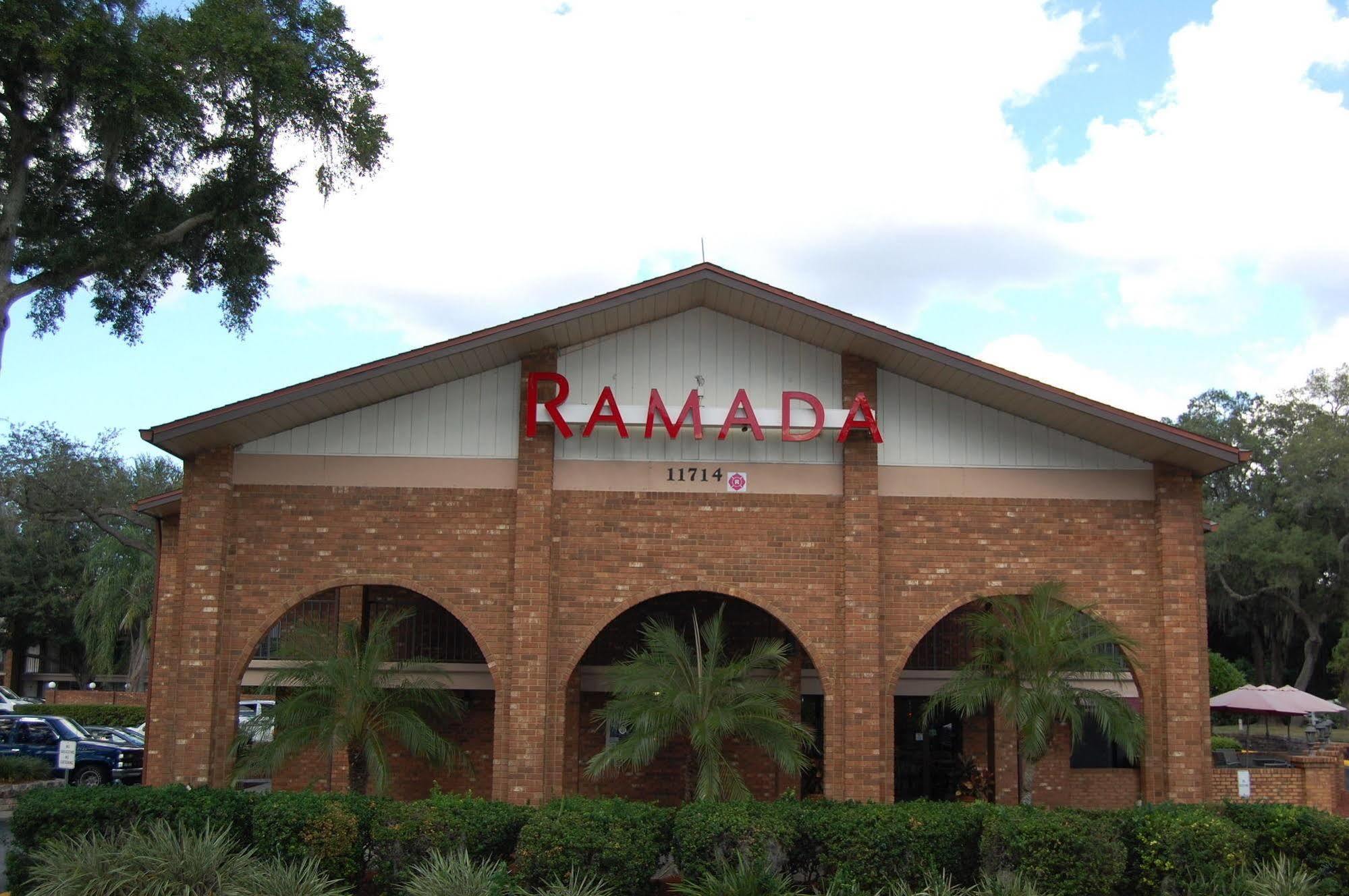 Ramada By Wyndham Temple Terrace/Tampa North Hotel Exterior foto